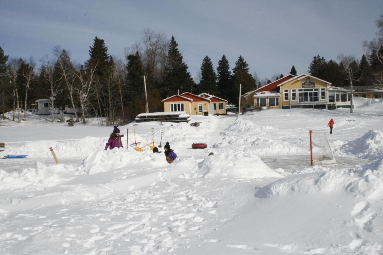 Auberge Et Chalets Sur Le Lac Lac-Mégantic Buitenkant foto